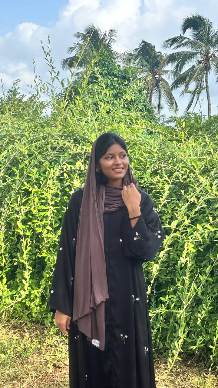 ABAYA THREAD WORK NIDA 1021