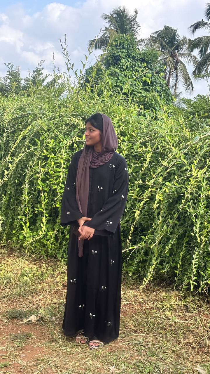 ABAYA THREAD WORK NIDA 1021