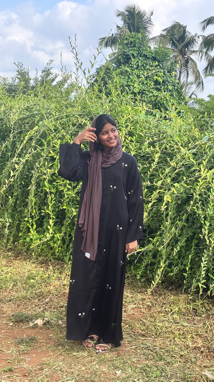 ABAYA THREAD WORK NIDA 1021