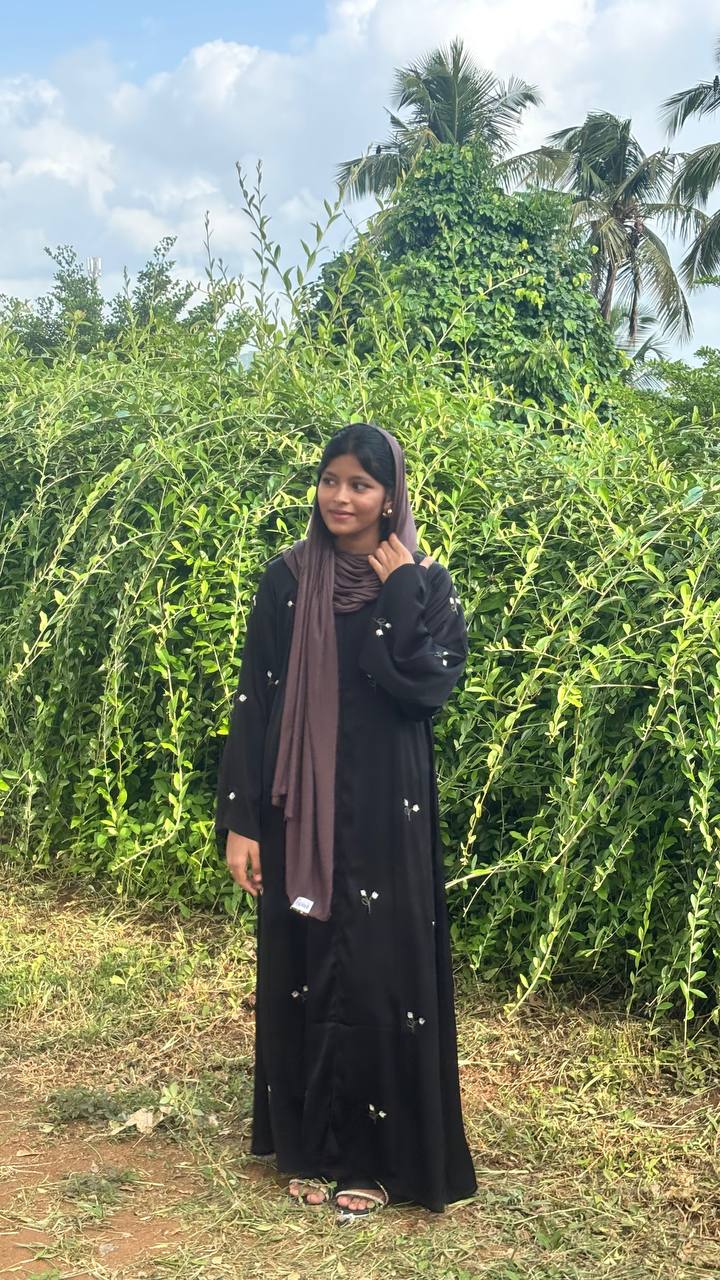 ABAYA THREAD WORK NIDA 1021