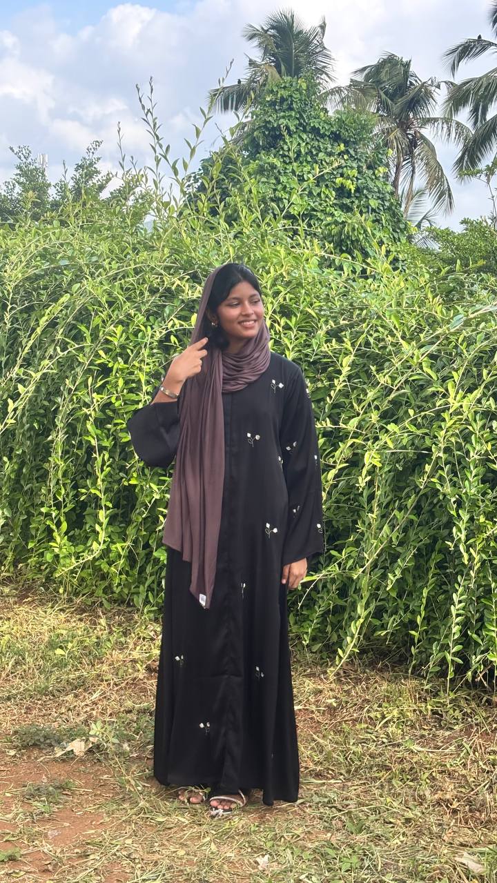 ABAYA THREAD WORK NIDA 1021